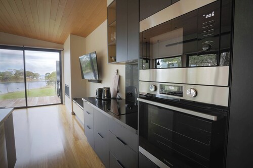 Waterfront Luxury Farm Studio situated on the Gippsland Lakes, Victoria.