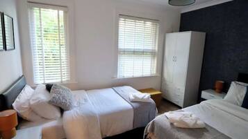 3 bedrooms, desk, iron/ironing board, travel crib