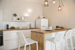 Fridge, oven, dishwasher, coffee/tea maker - MADINA GUEST HOUSE (Monopoli)