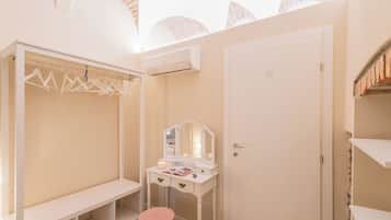 Apartment (1 Bedroom) | 1 bedroom, iron/ironing board, cribs/infant beds, bed sheets