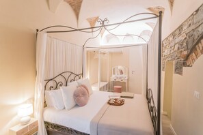 1 bedroom, iron/ironing board, cribs/infant beds, bed sheets