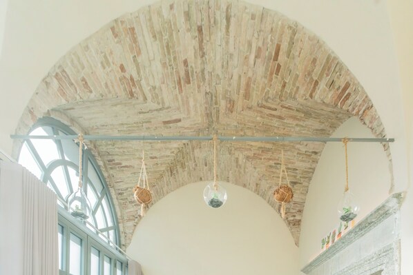 Living area - Romantic Escape City Centre With Jacuzzi & Parking by Rent all Como (Como)