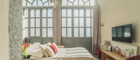 1 bedroom, iron/ironing board, cots/infant beds, bed sheets