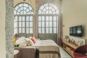 1 bedroom, iron/ironing board, cribs/infant beds, bed sheets