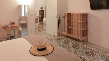 2 habitaciones, tabla de planchar con plancha y cuna de viaje