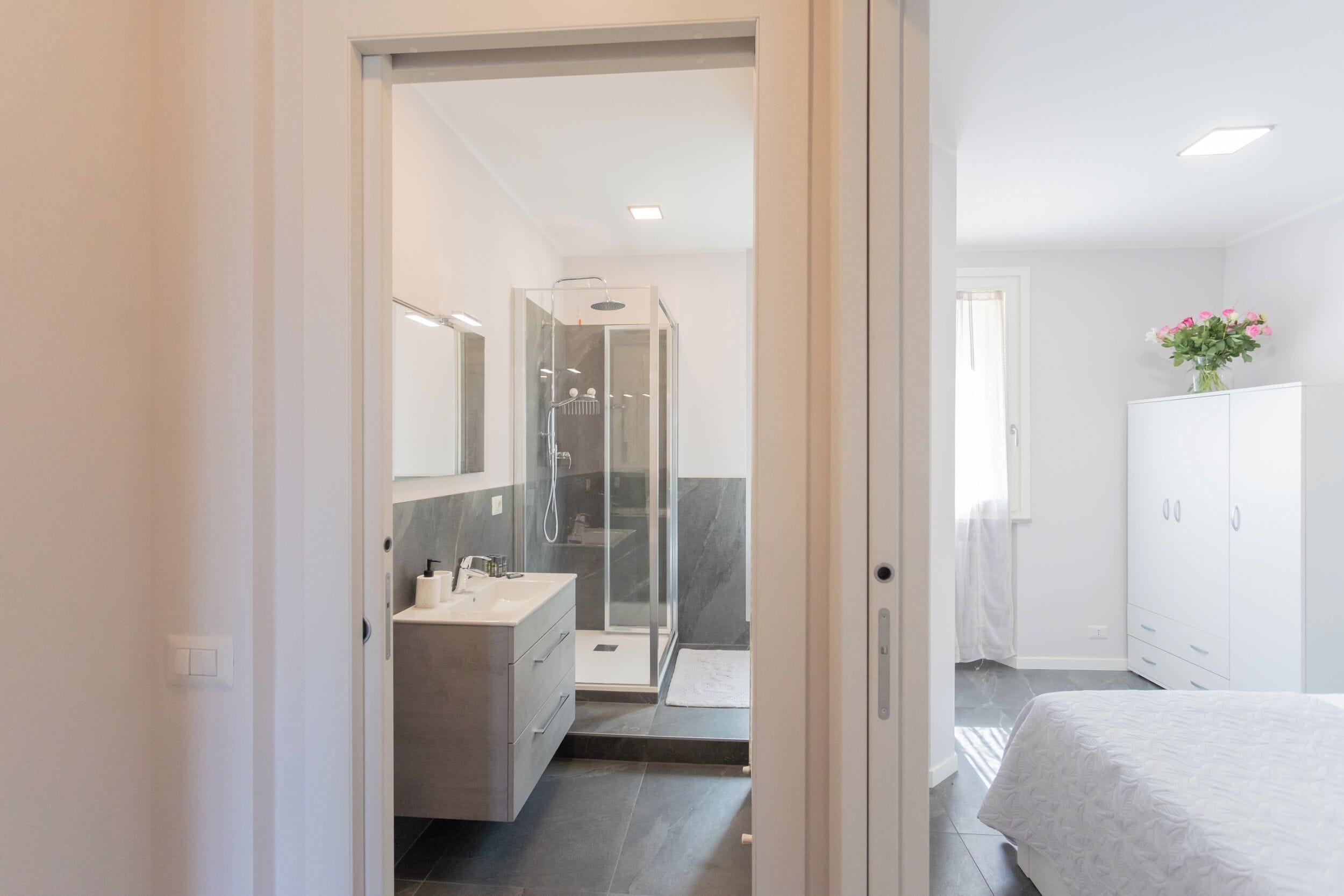 Apartment (Sant'Agostino with Lake View) | Bathroom | Shower, bidet, towels, soap