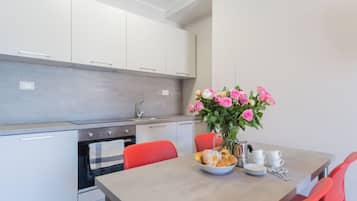 Apartment (Sant'Agostino with Lake View) | Private kitchen | Fridge, oven, espresso maker, electric kettle