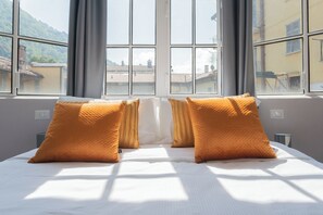 1 bedroom, iron/ironing board, bed sheets - Sant'Agostino Apartments by Rent all Como (Como)