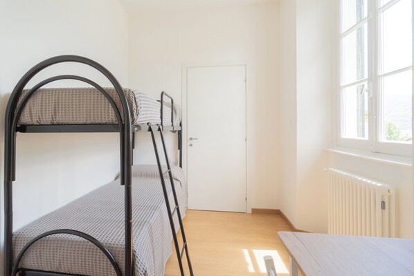 Apartamento (2 Bedrooms) | 2 dormitorios, tabla de planchar con plancha, ropa de cama