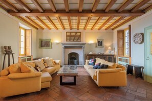 Villa (5 Bedrooms) | Living area | 32-inch TV with satellite channels, fireplace