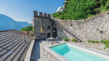 Villa (5 Bedrooms) | Front of property