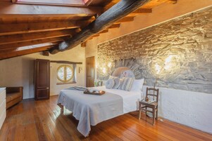 5 habitaciones, tabla de planchar con plancha y ropa de cama 