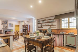 Villa (5 Bedrooms) | Private kitchen | Fridge, microwave, oven, espresso maker