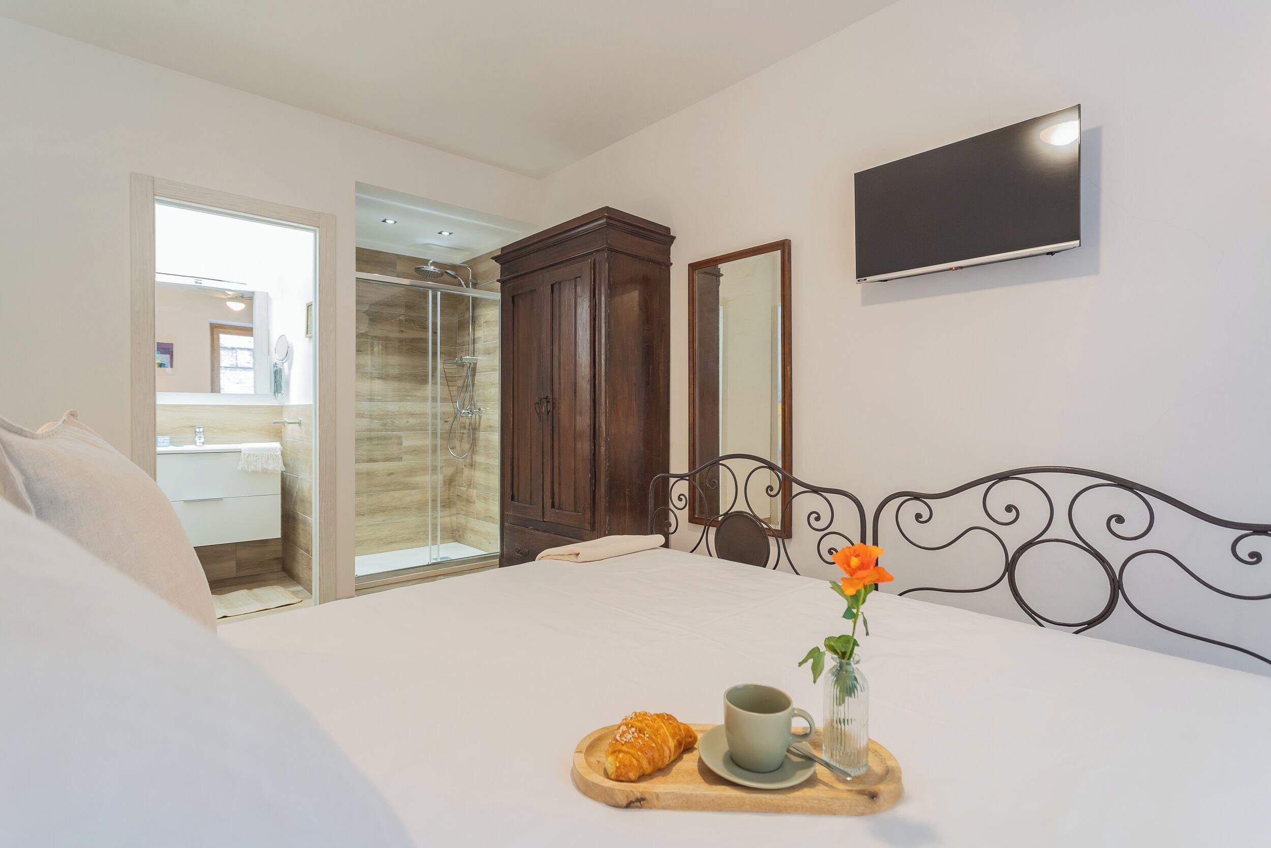 アパートメント (3 Bedrooms) | 3 室のベッドルーム、ノートパソコン用作業スペース、ベッドシーツ