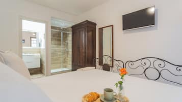 Apartment (3 Bedrooms) | 3 bedrooms, laptop workspace, bed sheets