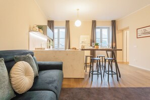 32-inch TV with cable channels - V. Suite on Lake Como by Rent all Como (Como)