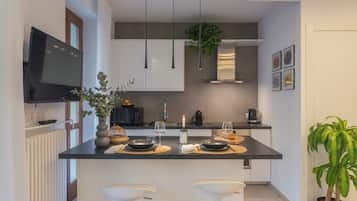 apartman (1 Bedroom) | Privát konyha | Sütő, kávéfőző, elektromos vízforraló és etetőszék