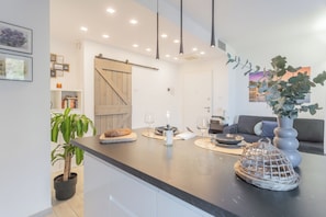 Apartment (1 Bedroom) | Dining room