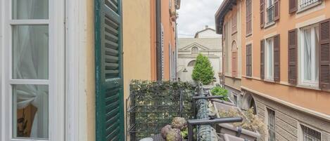 Apartment (2 Bedrooms) | Balkon