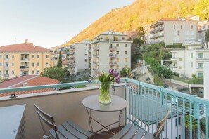 Apartment (1 Bedroom) | Balcony - White Lake View Apartment by Rent all Como (Como)