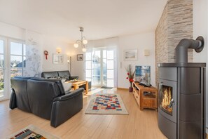 TV, fireplace, DVD player, stereo