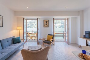 Apartment, 2 Bedrooms (2 Bedrooms) | Living area | 32-inch TV with cable channels