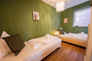 2 bedrooms, desk, iron/ironing board, WiFi