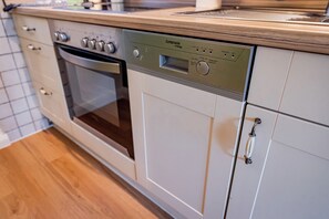 Refrigerador, horno, parrilla de estufa y lavavajillas 