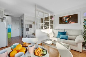 Smart TV, offices - Apartment in Torremolinos with Sea Views (Torremolinos)