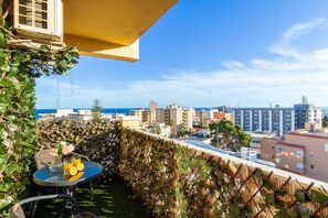 Outdoor dining - Apartment in Torremolinos with Sea Views (Torremolinos)
