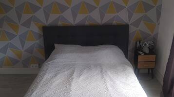 3 slaapkamers, een strijkplank/strijkijzer, wifi