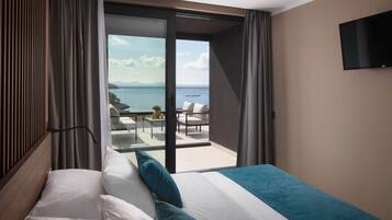 Luxury suite with sea view balcony and private whirlpool | Minibar, Schreibtisch, schallisolierte Zimmer, kostenloses WLAN