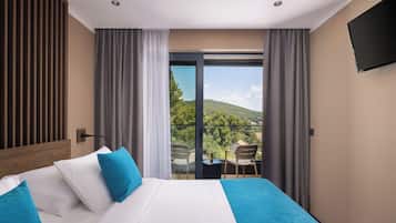 Premium suite with balcony and partial sea view | Minibar, desk, soundproofing, free WiFi
