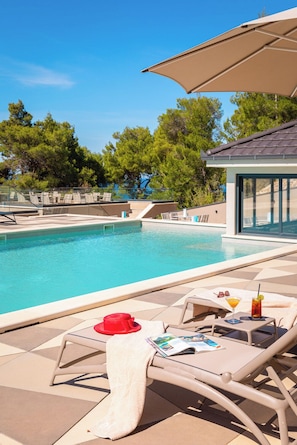 Seasonal outdoor pool - Aminess Alfir Hotel (Blato)