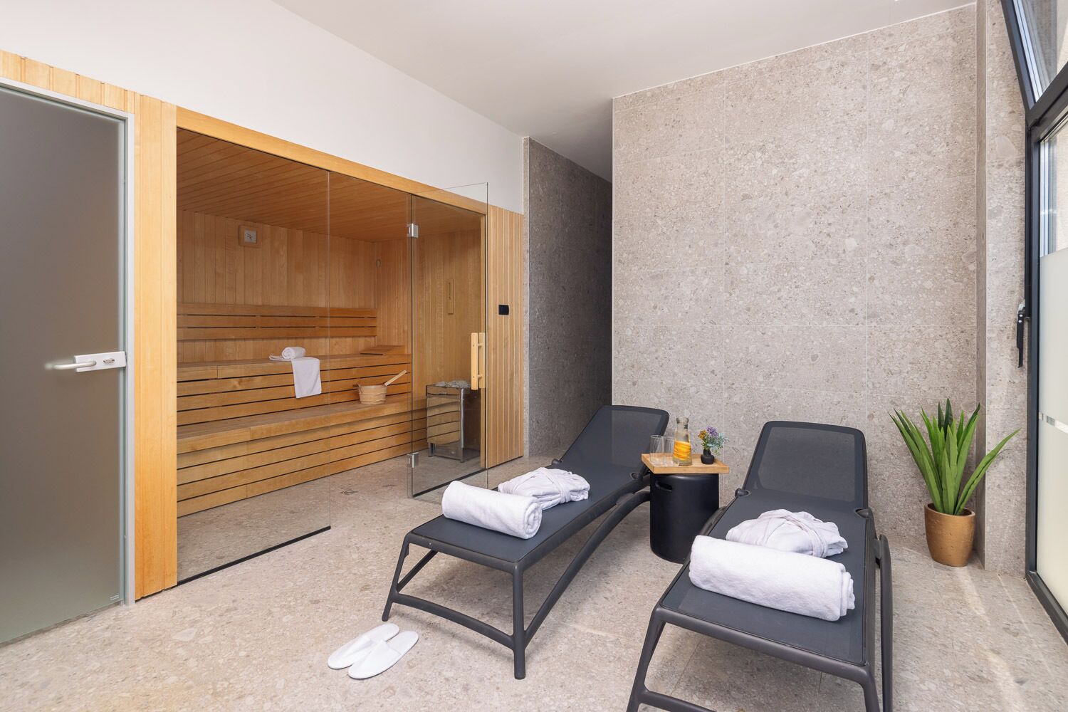 Bastu, bubbelpool, ångbastu och massage