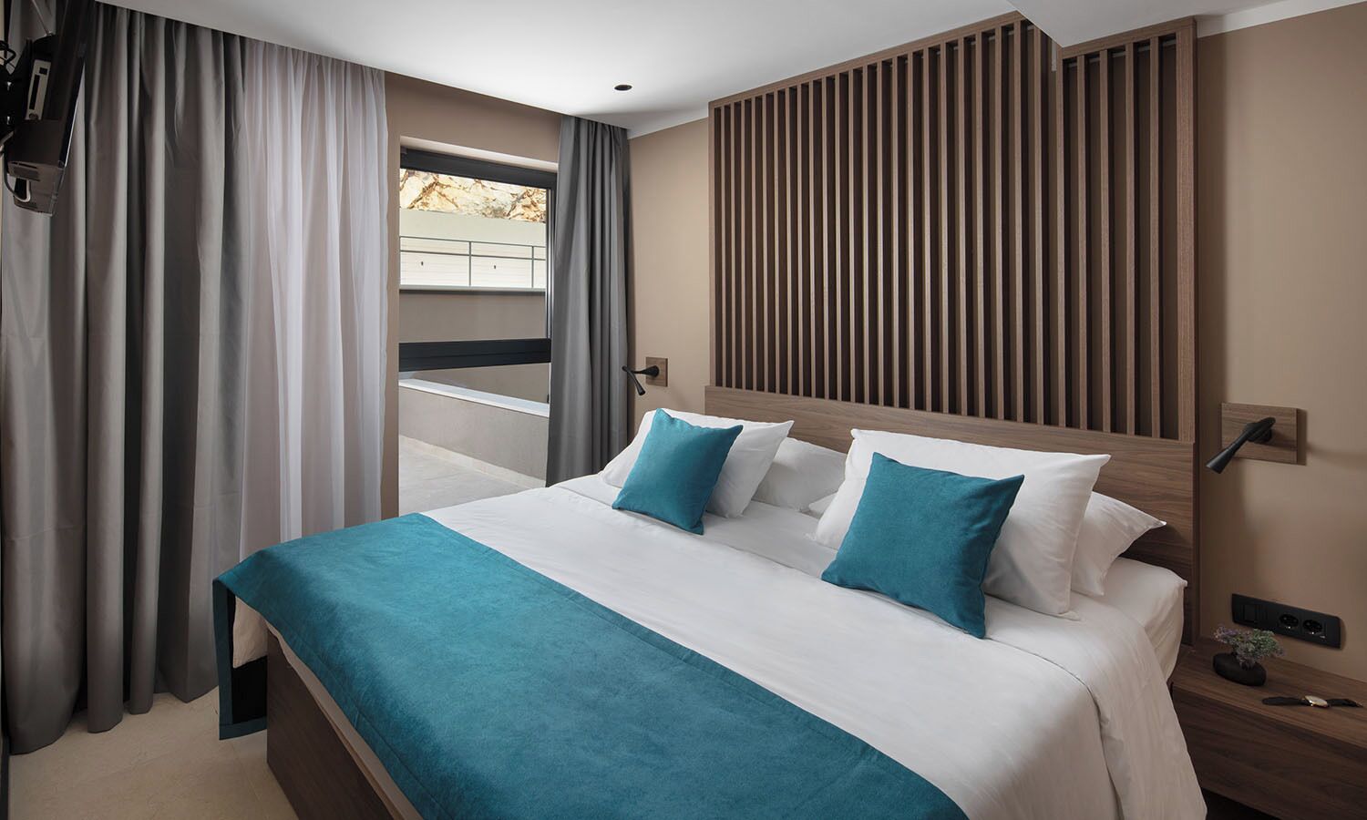 Premium suite with balcony | Minibar, desk, soundproofing, free WiFi