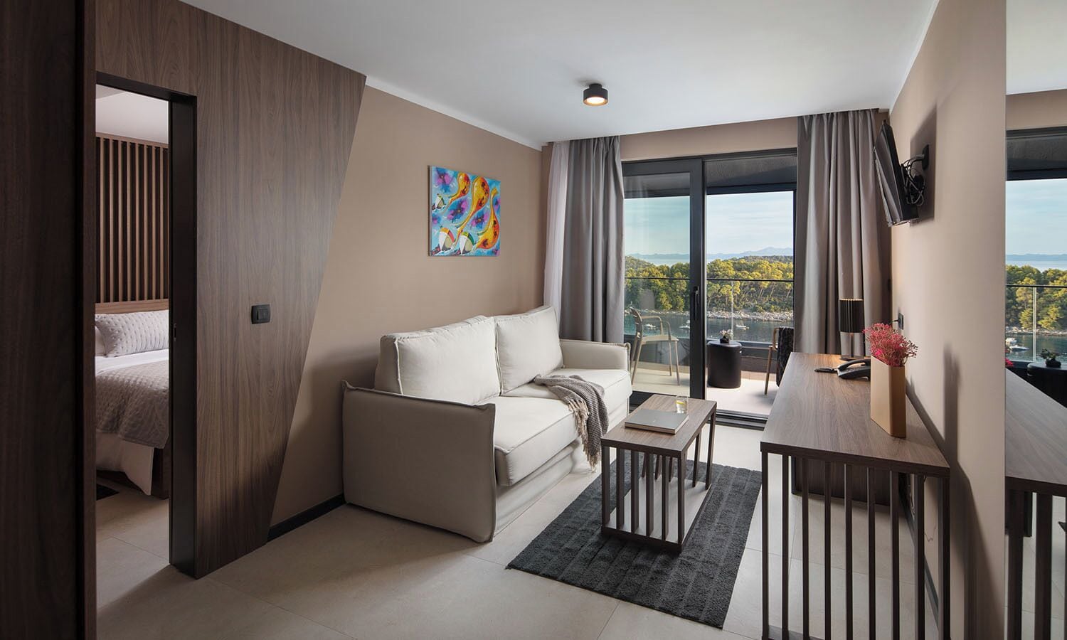 Superior suite with sea view balcony | Minibar, meja kerja, kedap suara, dan Wi-Fi gratis