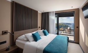 Luxury suite with sea view balcony and private whirlpool | Minibar, desk, soundproofing, free WiFi - Aminess Alfir Hotel (Blato)