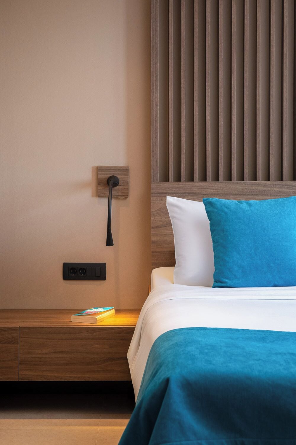 Premium suite with balcony and partial sea view | Minibar, desk, soundproofing, WiFi (free)