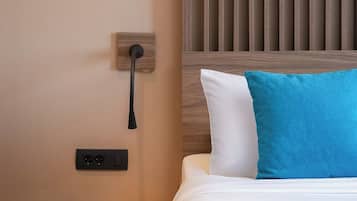 Premium suite with balcony and partial sea view | Minibar, desk, soundproofing, WiFi (free)