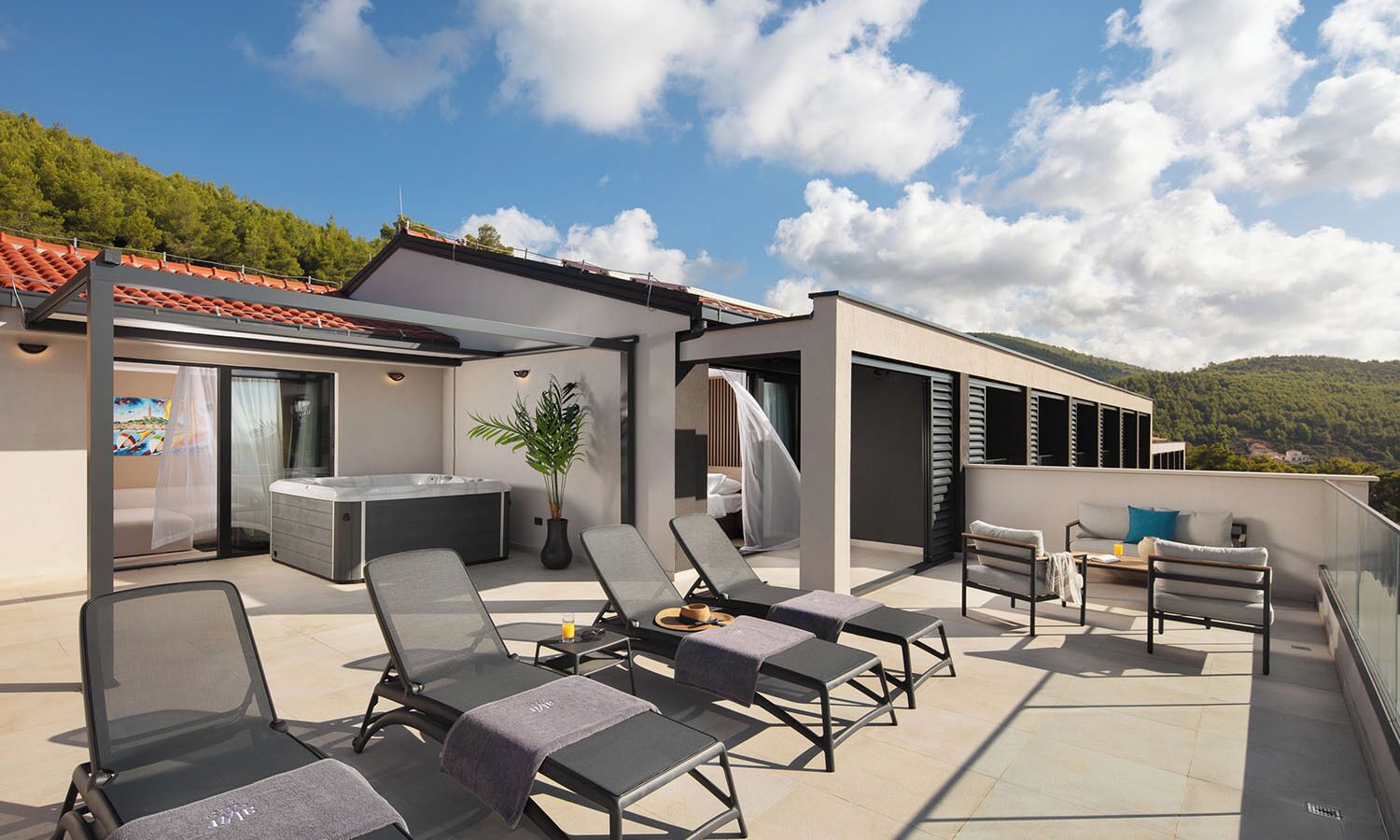 Luxury suite with sea view balcony and private whirlpool | Terraço/pátio