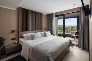 Dobbeltrom – superior, balkong, sjøutsikt | Skrivebord, skrivebord for bærbar PC, lydisolert og wi-fi (inkludert)