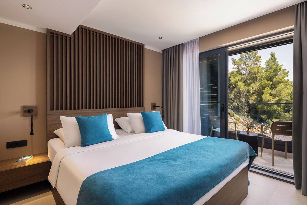 Premium suite with balcony and partial sea view