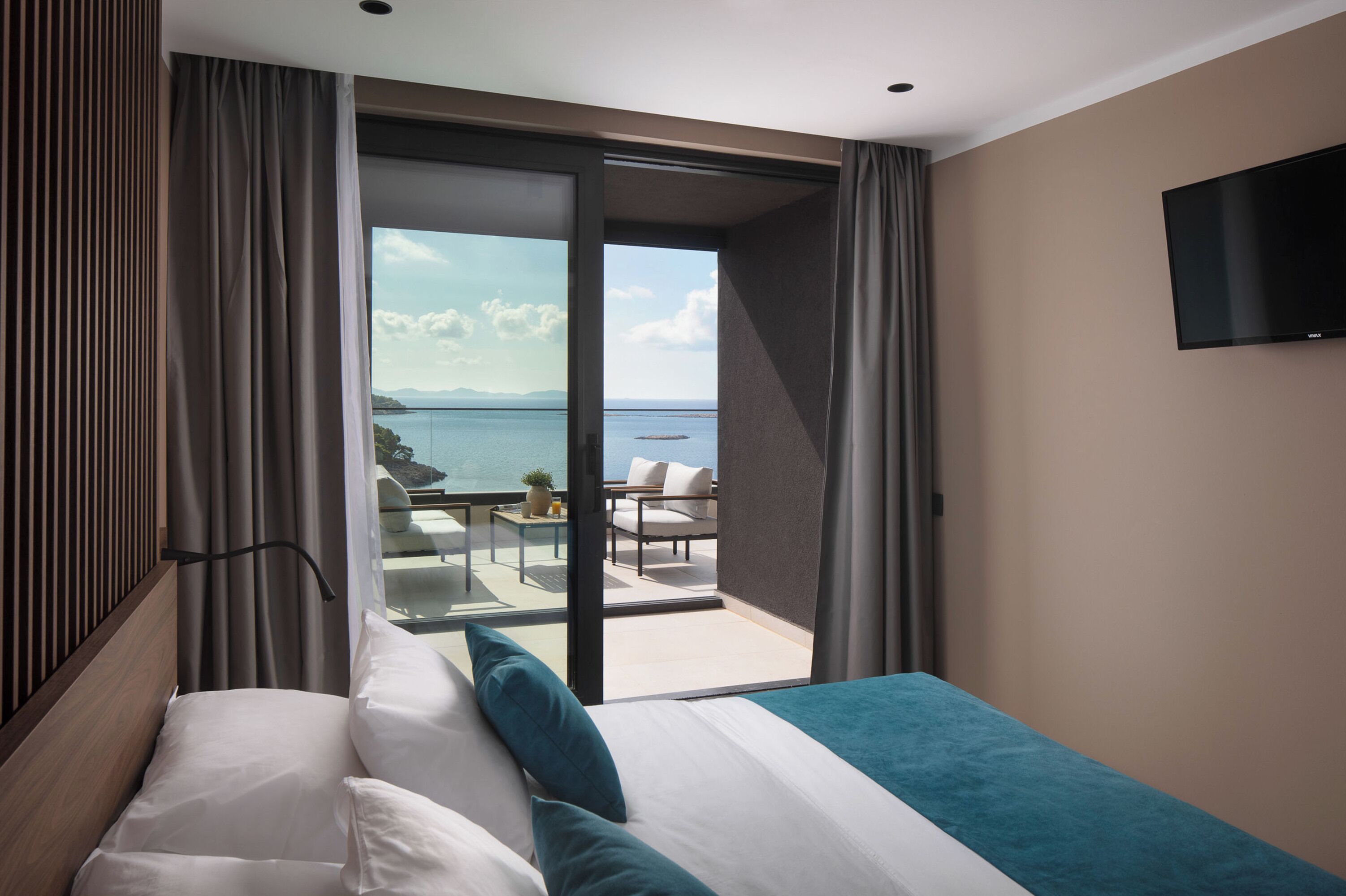 Luxury suite with sea view balcony and private whirlpool | View from room