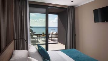 Luxury suite with sea view balcony and private whirlpool | View from room