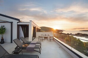 Luxury suite with sea view balcony and private whirlpool | Terrace/patio