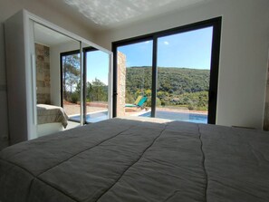 2 bedrooms, iron/ironing board, travel crib, free WiFi