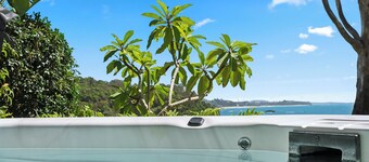Solara  Luxury Coastal Escape with Ocean Views in Coffs Harbour
