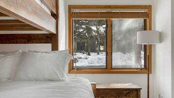 4 bedrooms, desk, iron/ironing board, travel cot