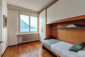 公寓, 湖景 | 2 間臥室、羽絨被、熨斗/熨衣板、免費無線上網